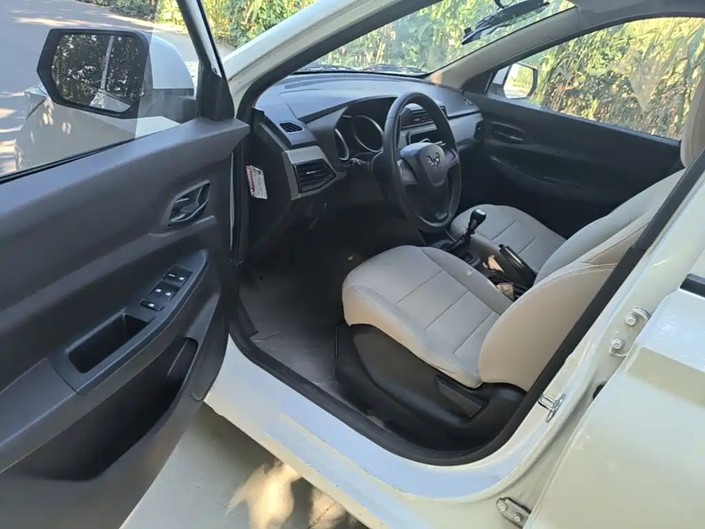 Wuling Hongguang — миниатюра 16