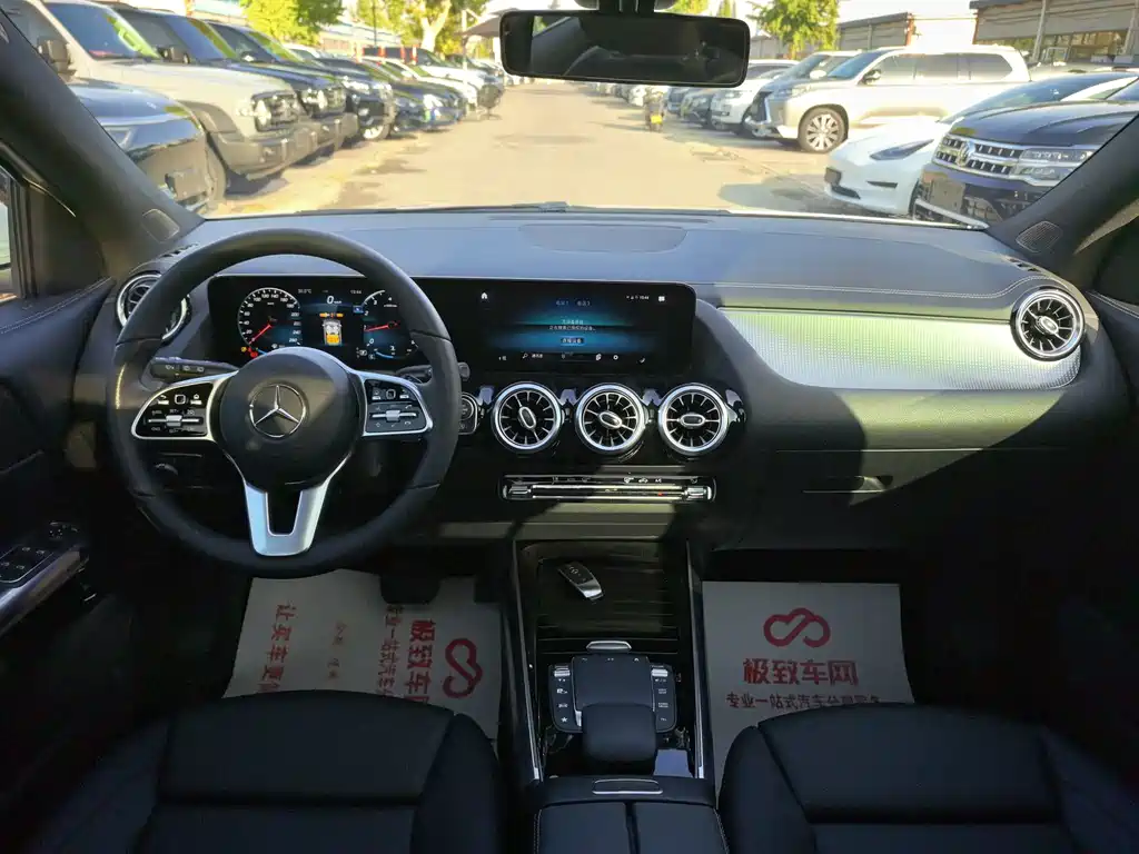 Mercedes-Benz GLA — миниатюра 12