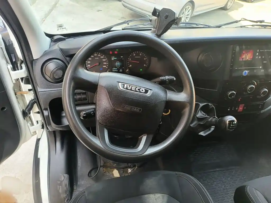 IVECO Ousheng — миниатюра 11