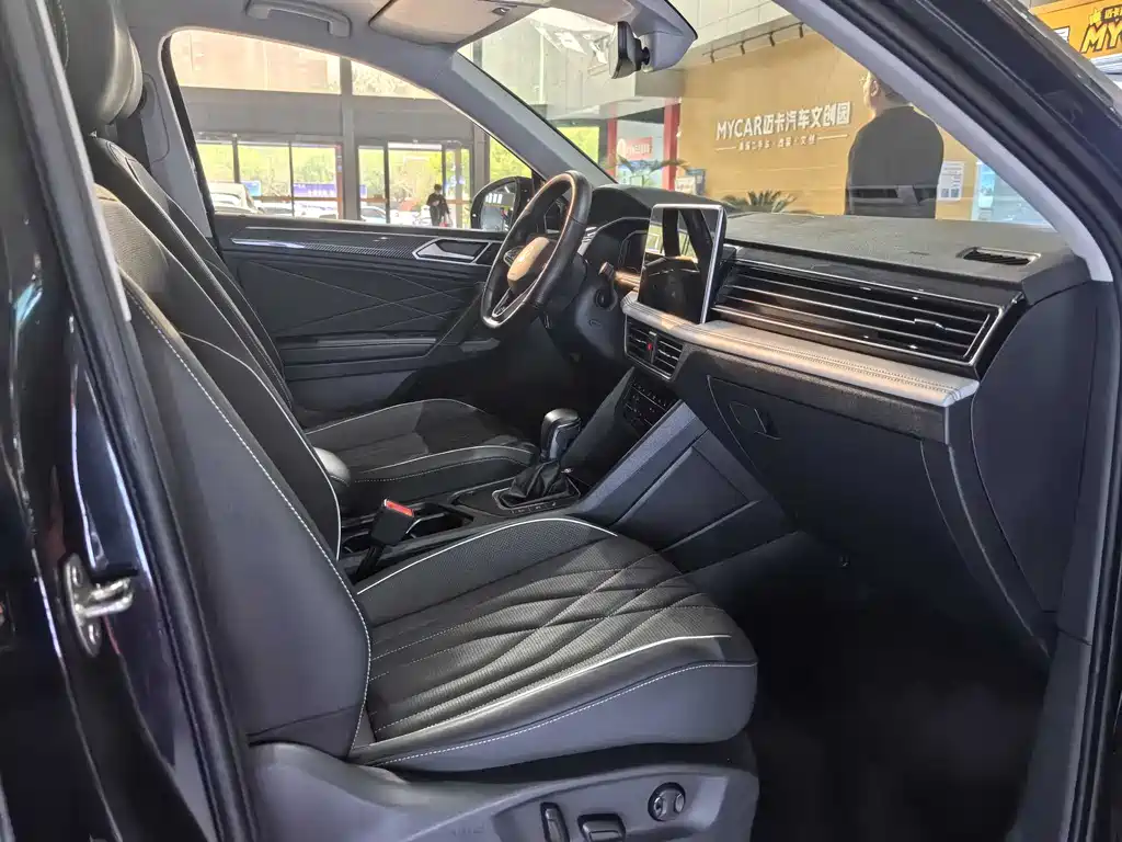 Volkswagen Tiguan L L 2022 330TSI AT R-Line