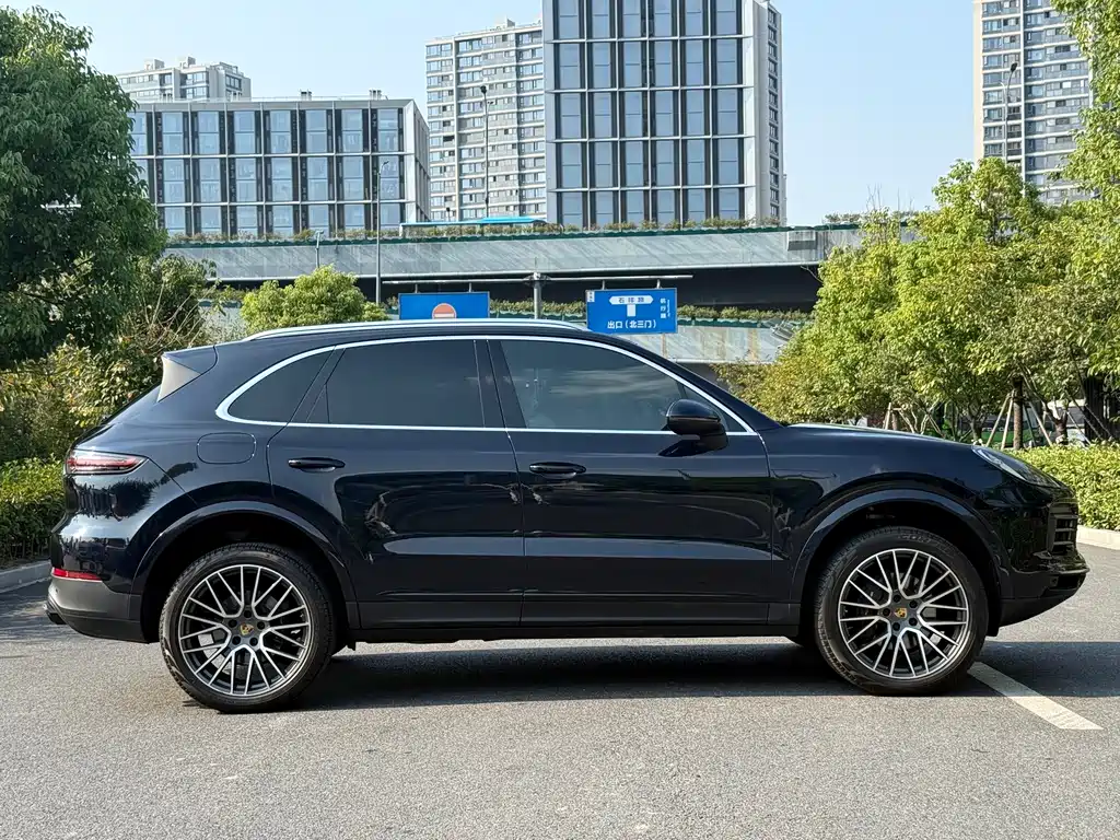 Porsche Cayenne — миниатюра 4