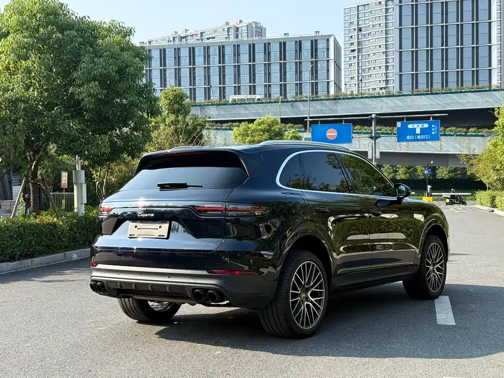 Porsche Cayenne — миниатюра 5