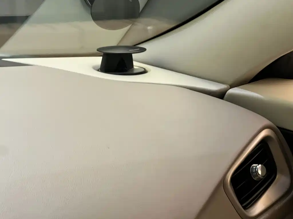 Aston Martin DB11 — миниатюра 29