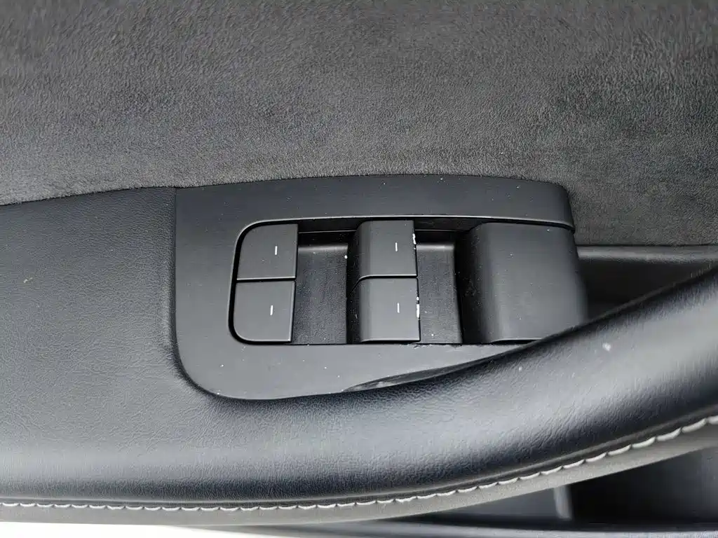 Tesla Model 3 — миниатюра 9