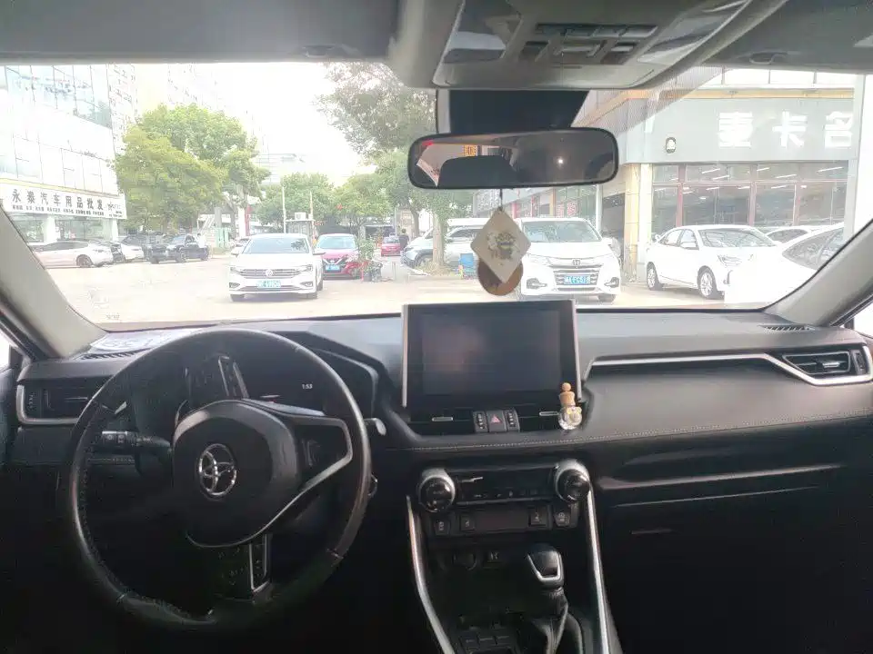 Toyota RAV4 — миниатюра 5