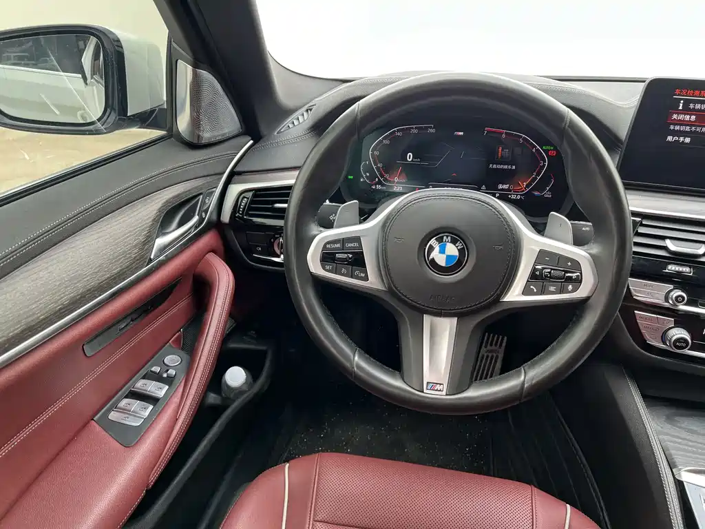 BMW 5 Series — миниатюра 7