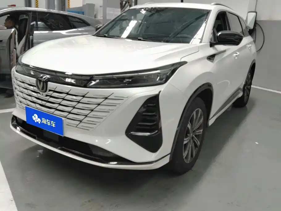 Заказать Changan 长安CS75PLUS 2026 года за 3 688 529 ₽  из Китая