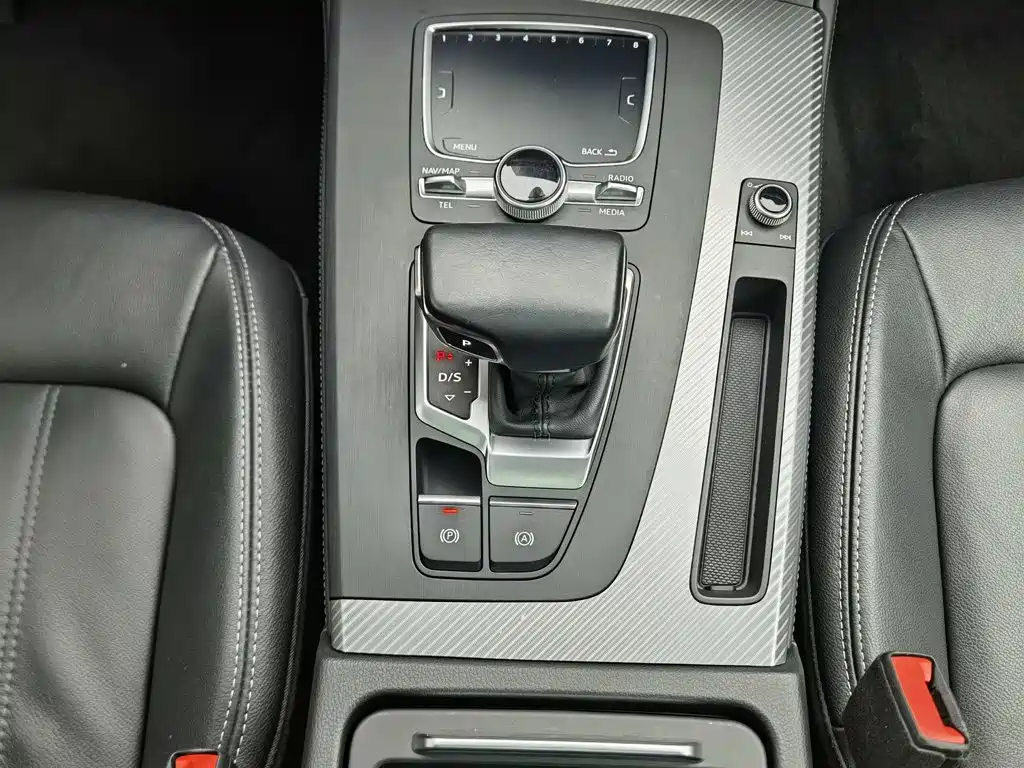 Audi Q5L — миниатюра 13