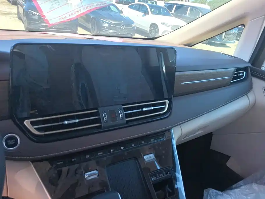 Hongqi Hongqi HQ9 PHEV — миниатюра 13