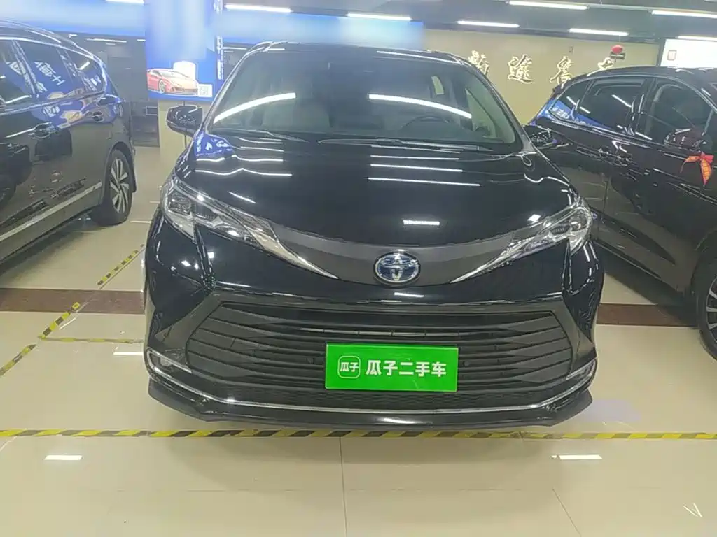 Toyota Sienna — миниатюра 3
