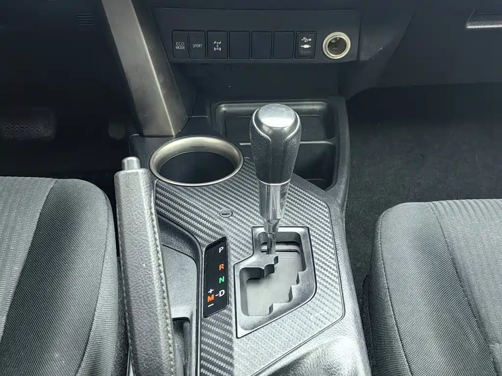 Toyota RAV4 — миниатюра 13