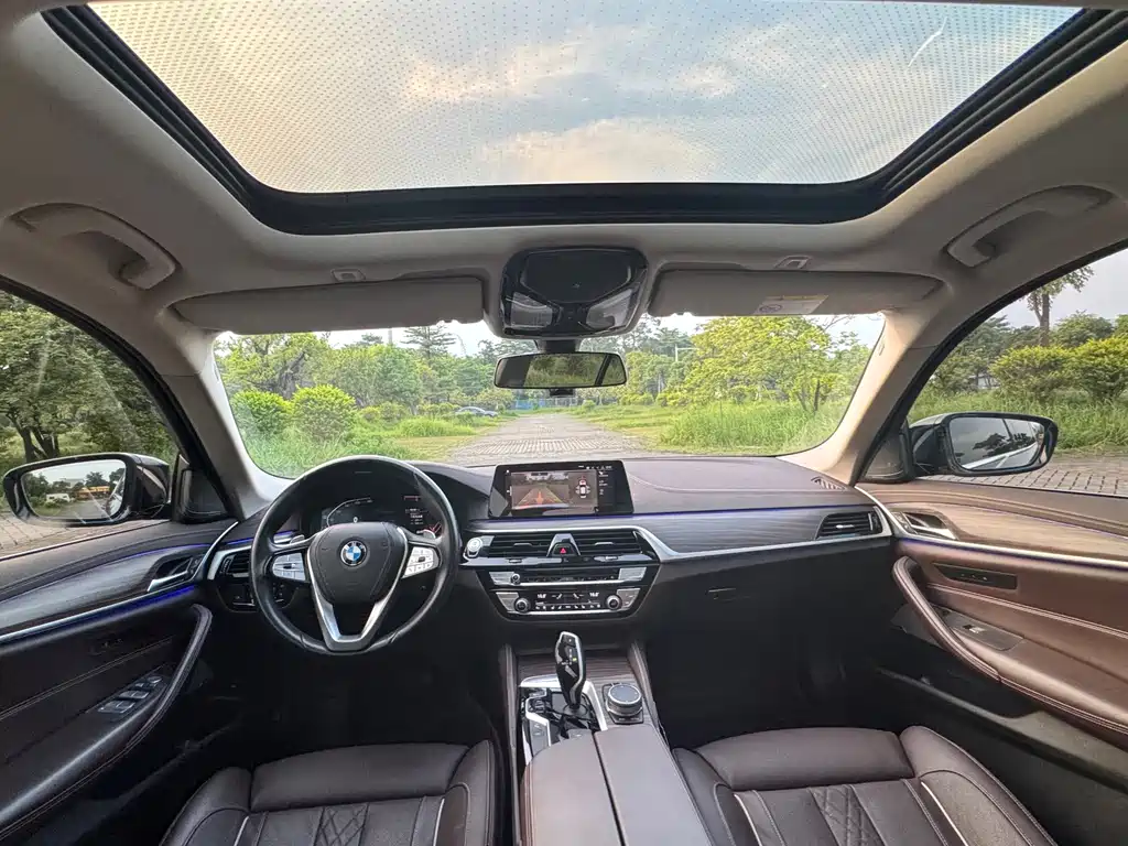 BMW 5 Series — миниатюра 11