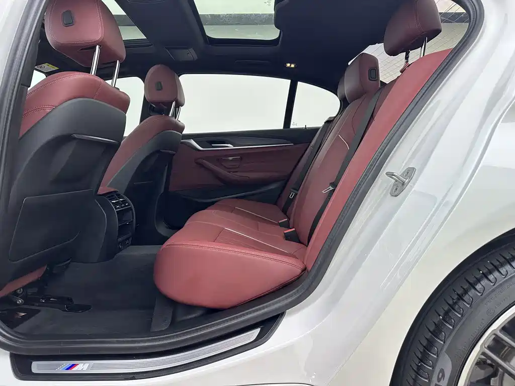 BMW 5 Series — миниатюра 4