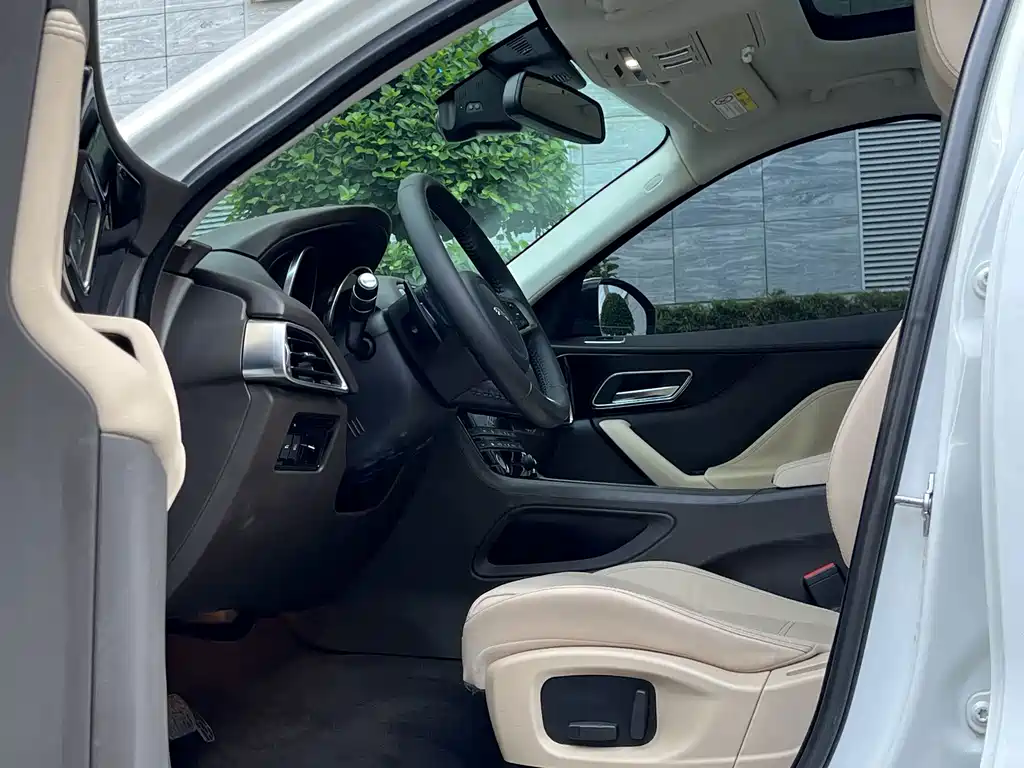 Jaguar F-PACE — миниатюра 8