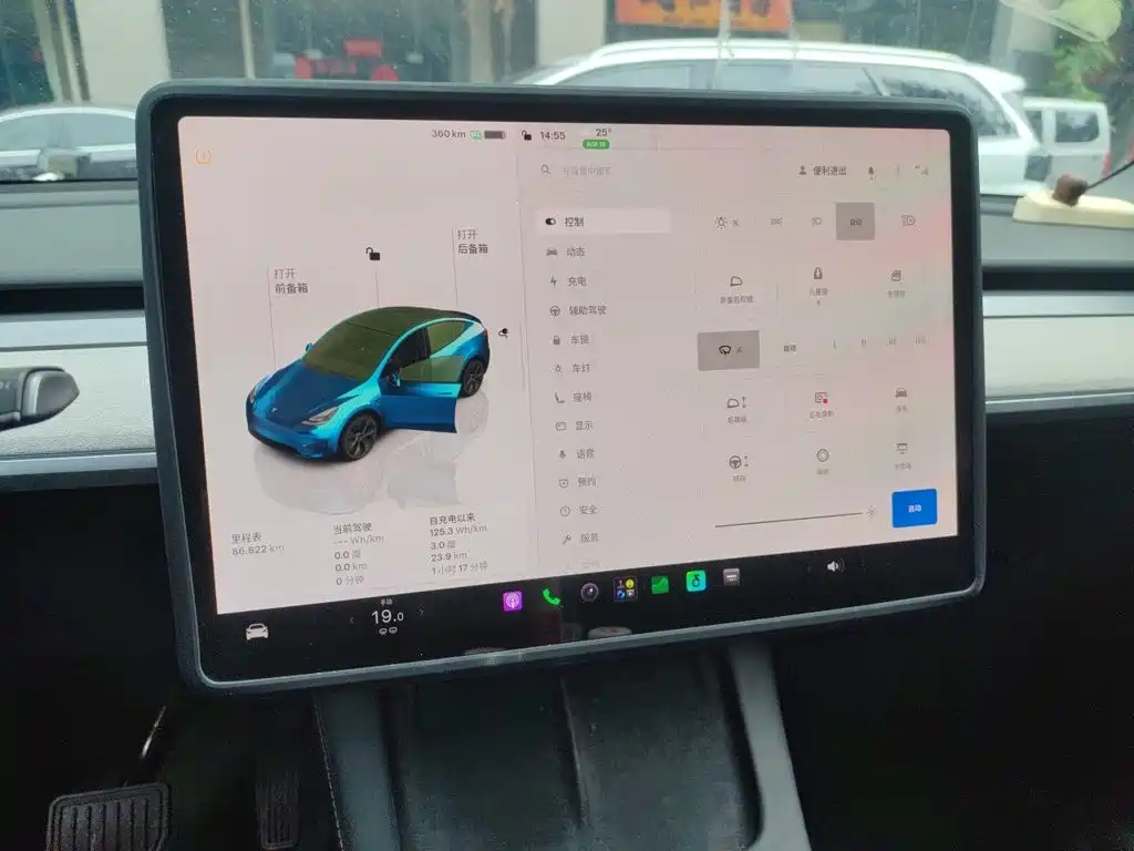 Tesla Model Y — миниатюра 7