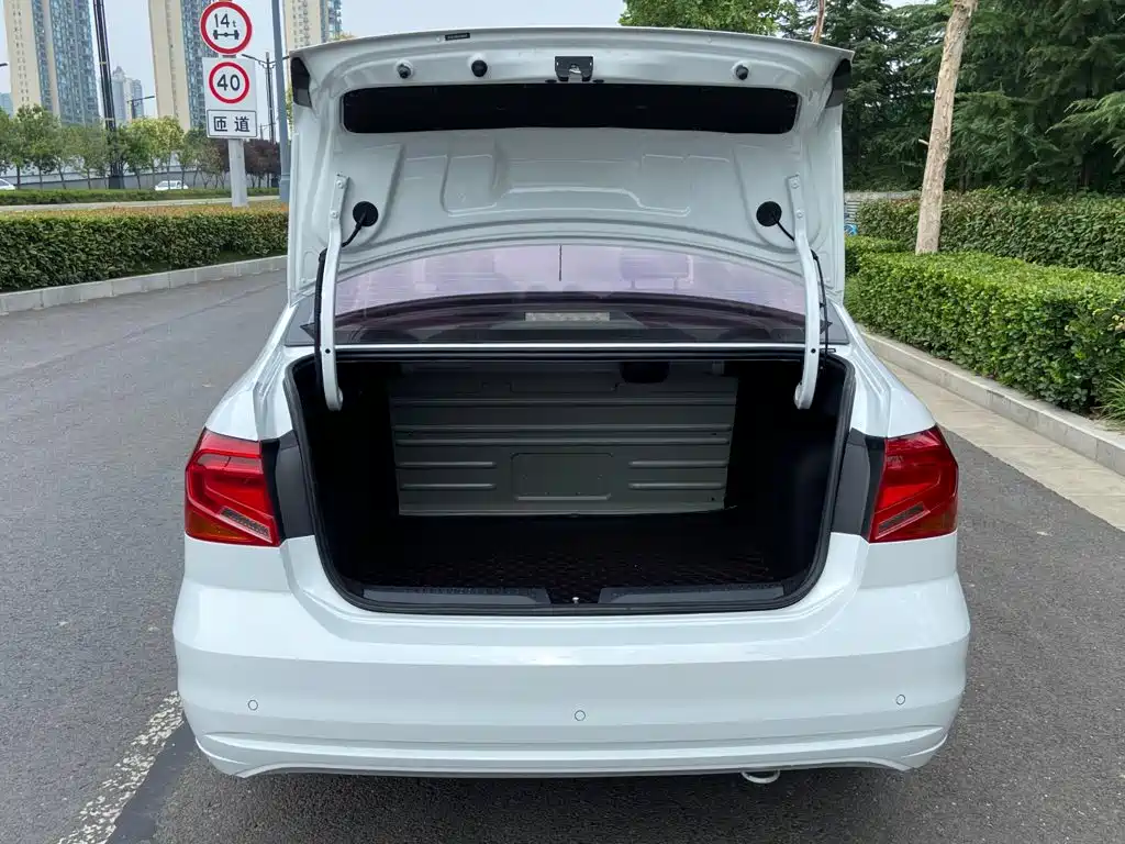 Volkswagen Jetta — миниатюра 17