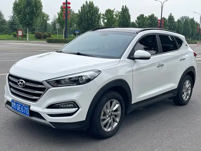 MODERN TUCSON 2018