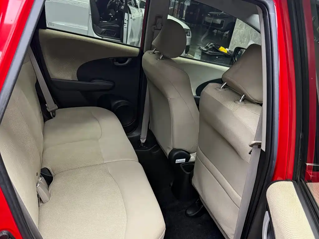 Honda Fit — миниатюра 10