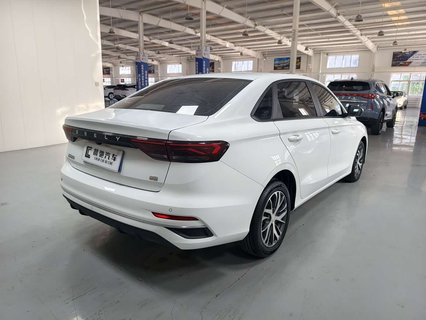 Geely Emgrand 1.5 л 2025 г. Белый, пробег 16000 км