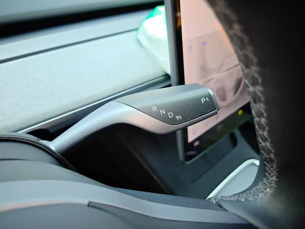 Tesla Model Y — миниатюра 7