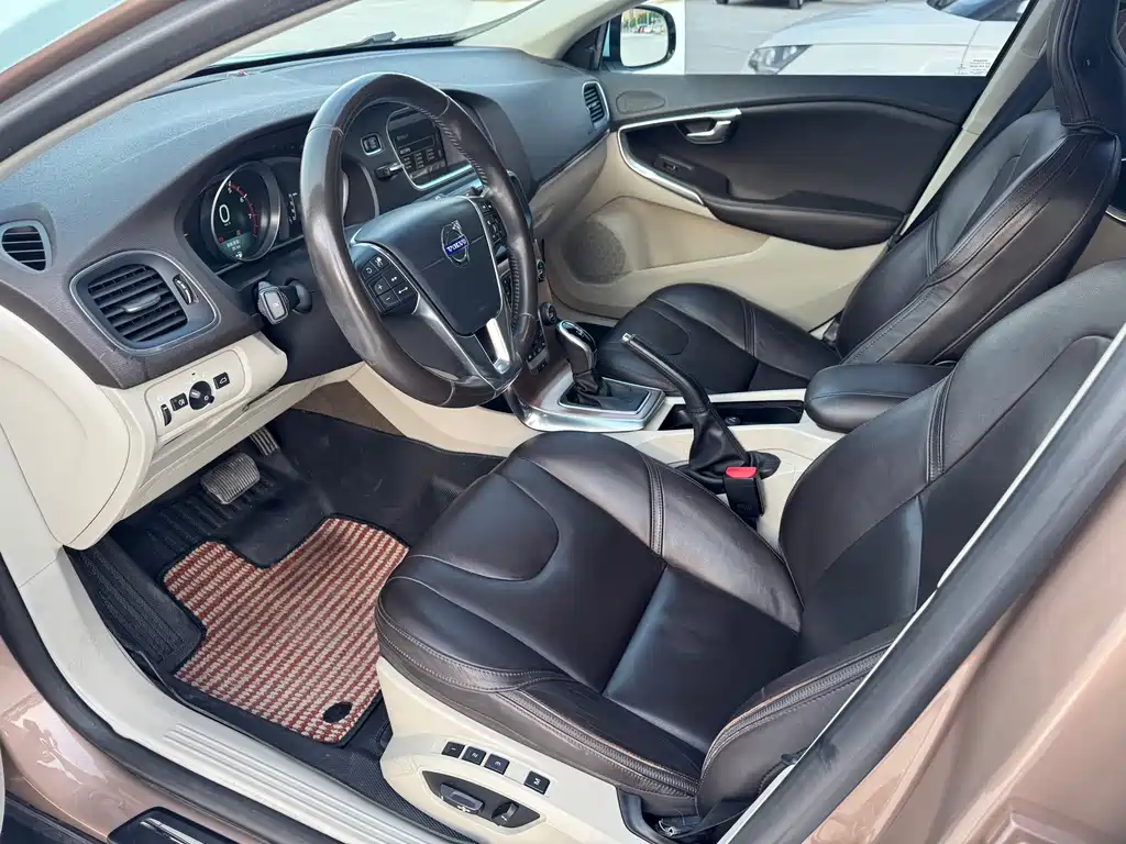 Volvo V40 — миниатюра 8