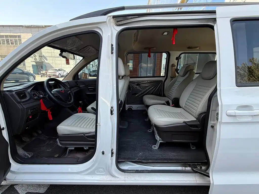Wuling Hongguang V — миниатюра 5