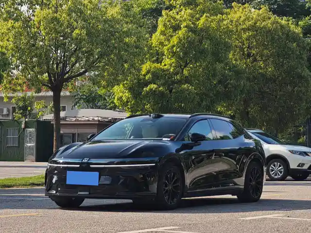 2025 Zeekr 007