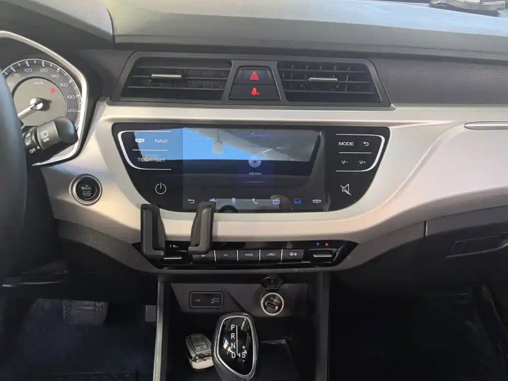 Geely Vision X3 — миниатюра 13