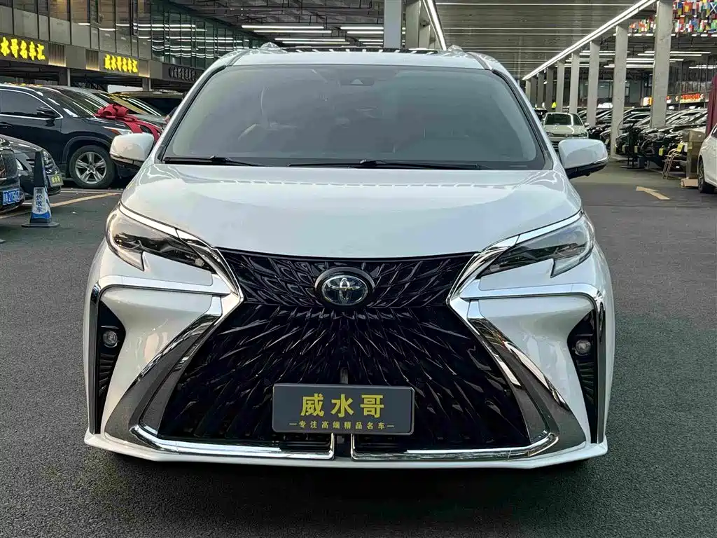 Toyota Sienna — миниатюра 2
