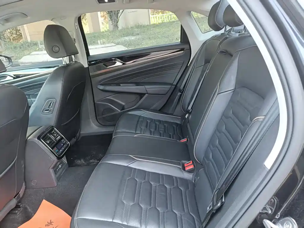 Volkswagen Passat 2021 330TSI Luxury