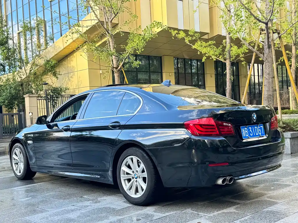 BMW 5 Series — миниатюра 5