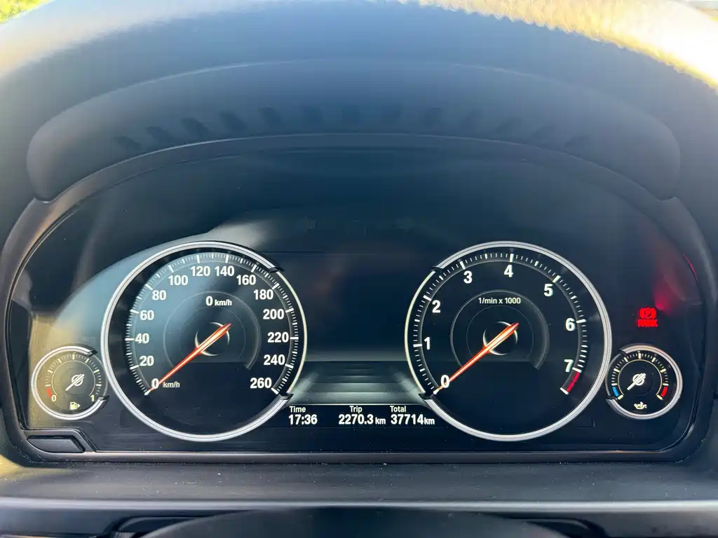 BMW 5 Series — миниатюра 8