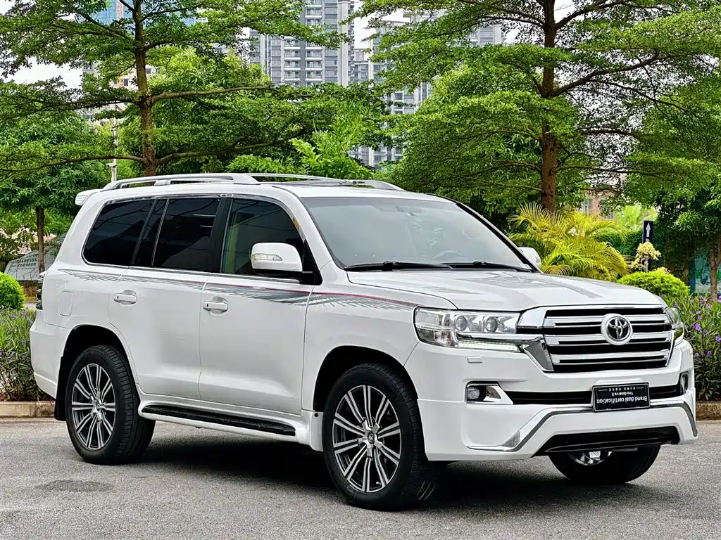 Toyota Land Cruiser 2010 5.7L