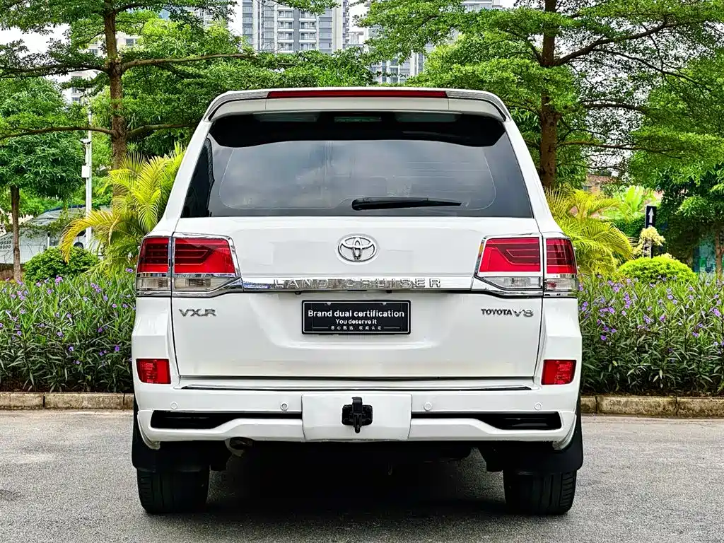 Toyota Land Cruiser 2010 5.7L