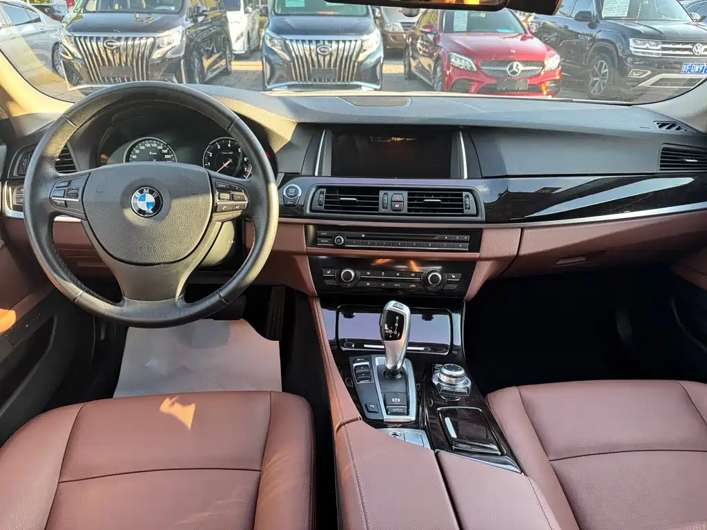 BMW 5 Series — миниатюра 14