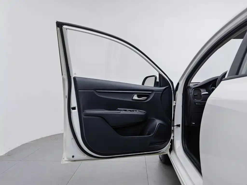 Kia K2 — миниатюра 8