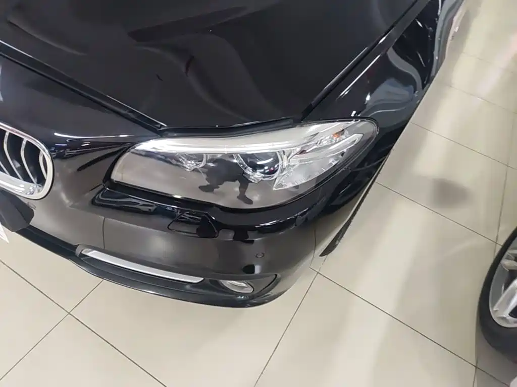 BMW 5 Series — миниатюра 24