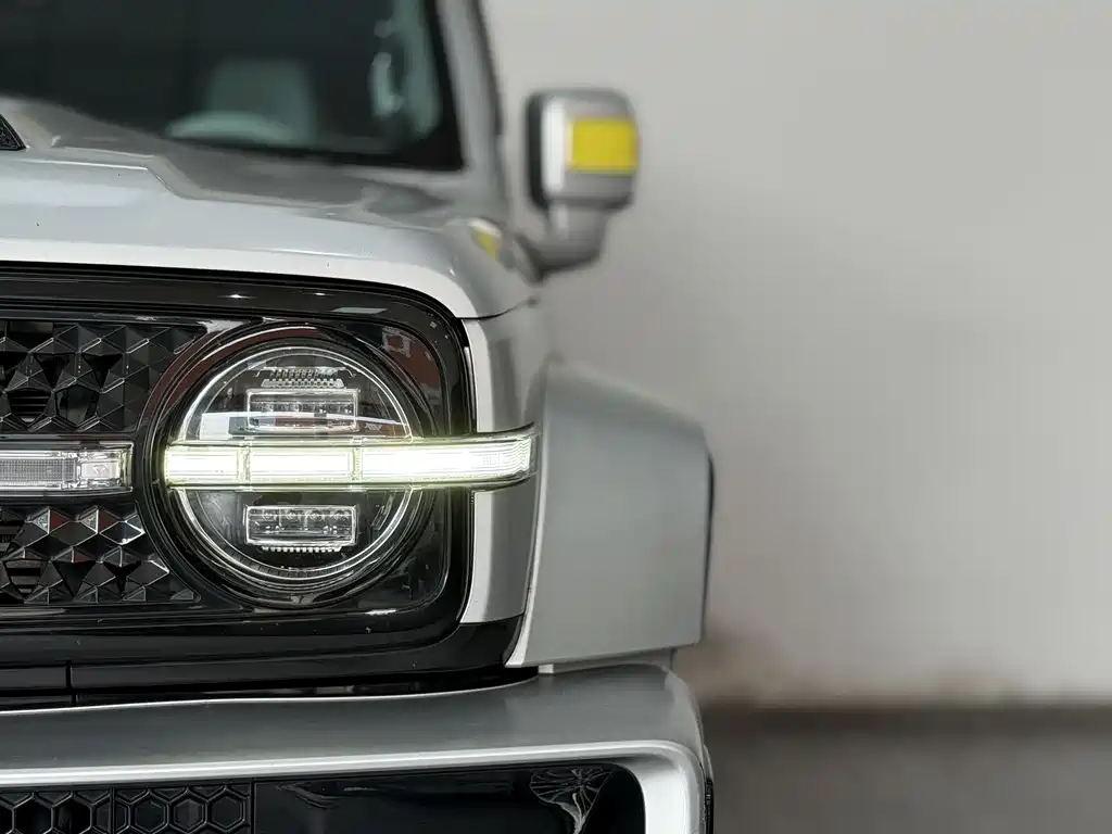 TANK CO CREATION TANK 300