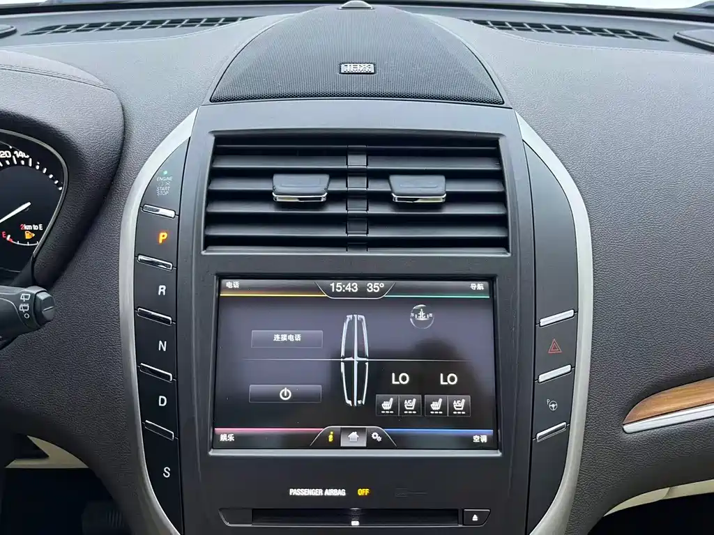 Lincoln MKC — миниатюра 17