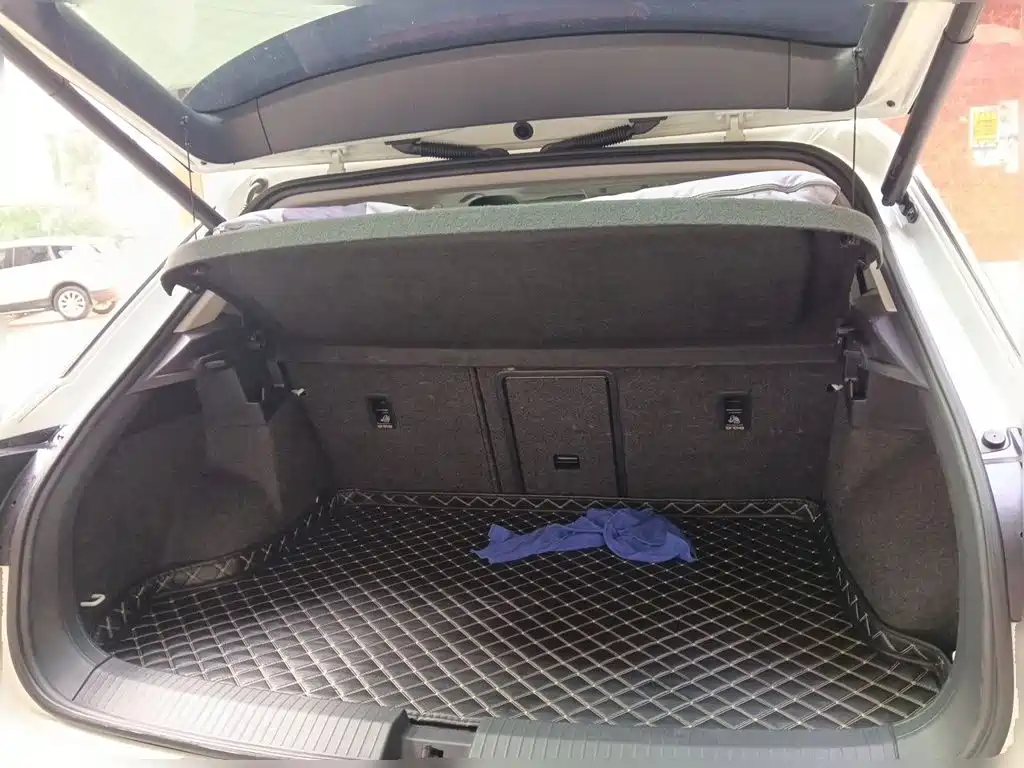 Volkswagen T-Roc — миниатюра 15
