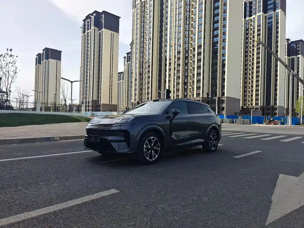 Lynk & Co 08 EM-P 2025