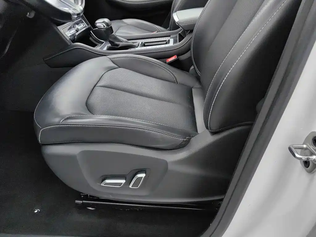 Roewe RX8 — миниатюра 20