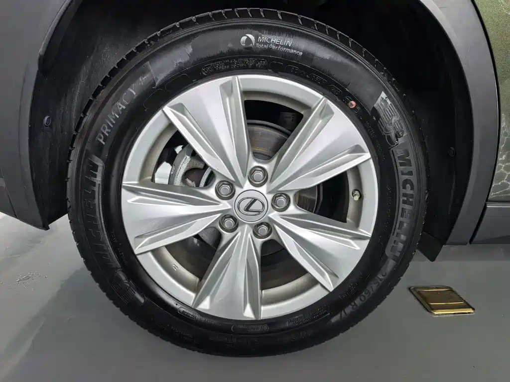 Lexus UX — миниатюра 9