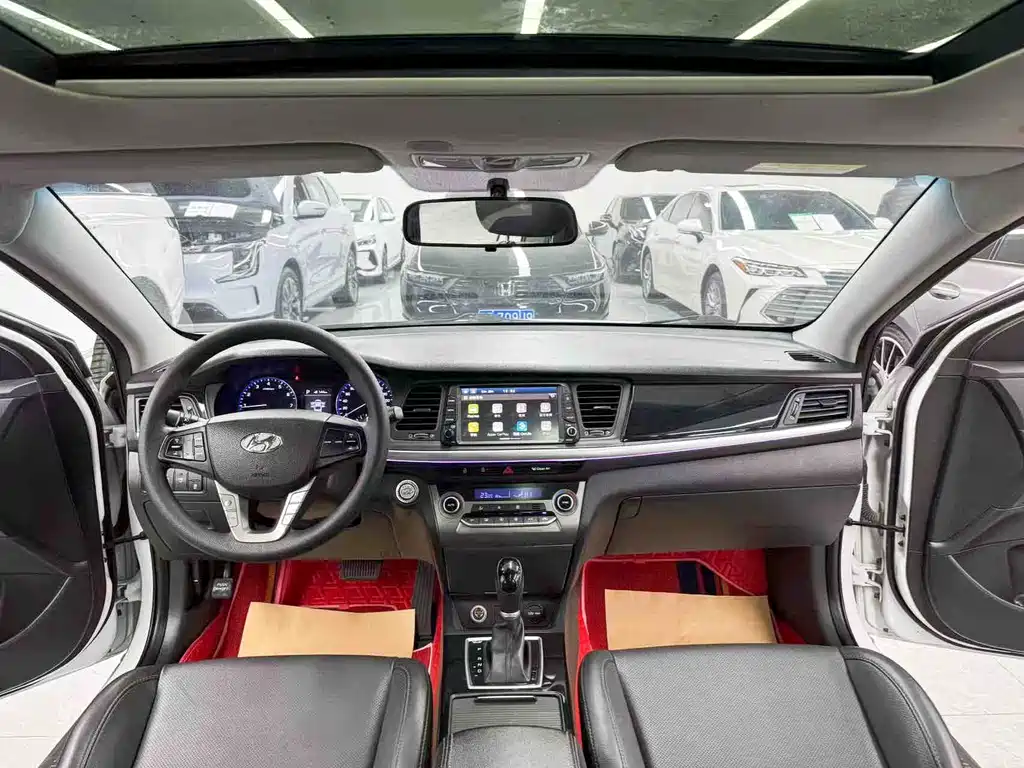 Hyundai Mistra 2017 1.8L AT GLS V