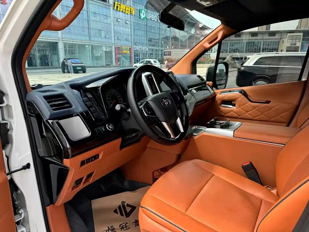Toyota Hiace — миниатюра 12