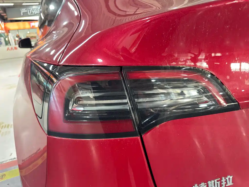 Tesla Model Y — миниатюра 16