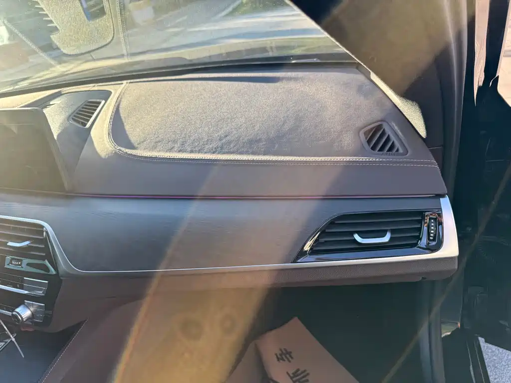 BMW 5 Series — миниатюра 45