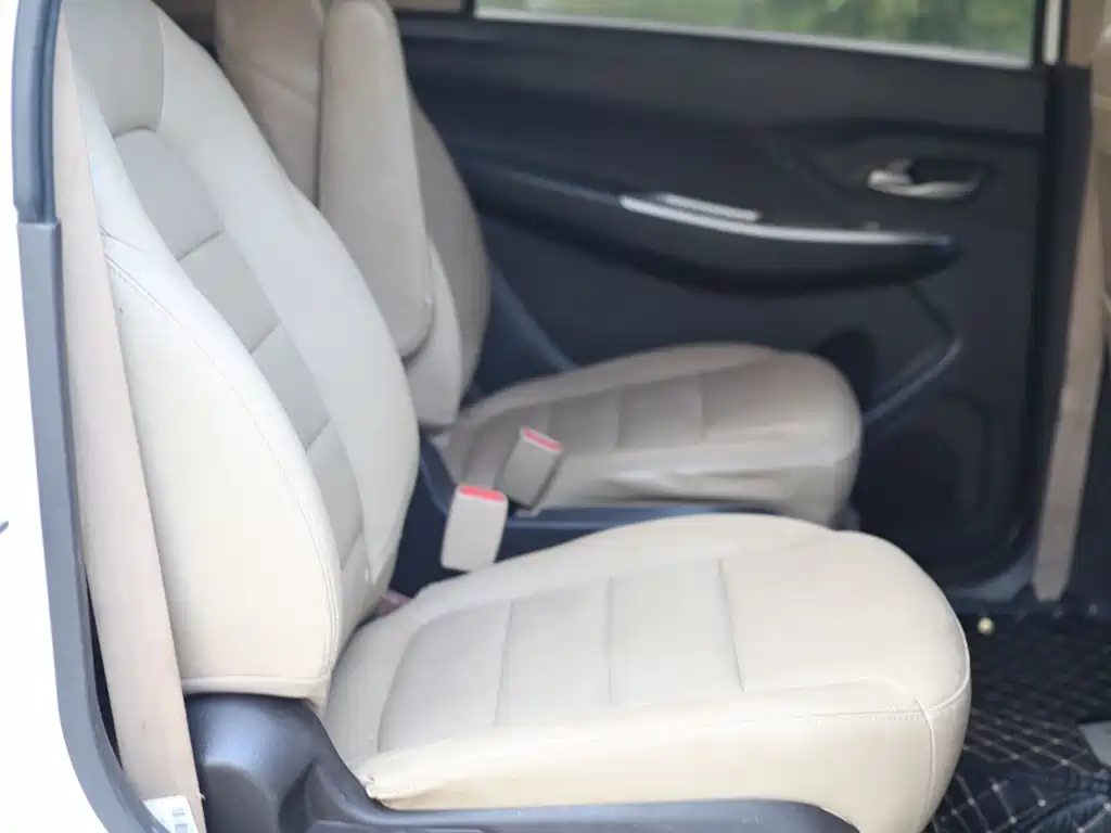 Wuling Hongguang — миниатюра 23