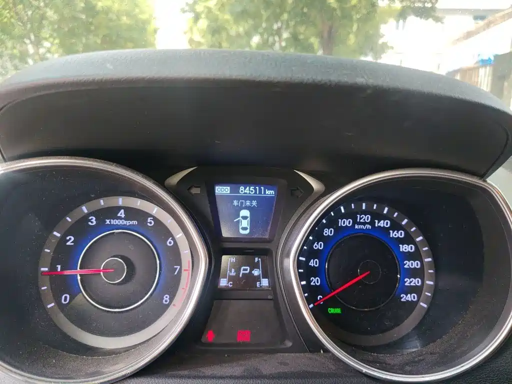 Hyundai Elantra Langdong — миниатюра 8