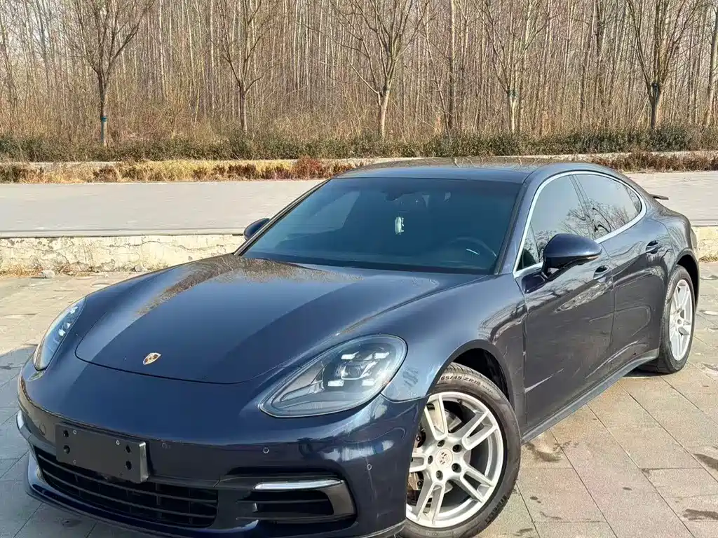 PORSCHE PANAMERA